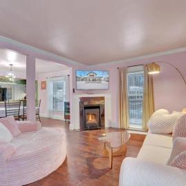 The Allen House - Chic and Colorful 3BR Downtown Ellicottville, hotel in Ellicottville