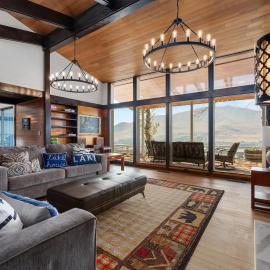 Sunny Retreat-Lake views,HotTub,BBQ,firepit,EV, hotel en Chelan