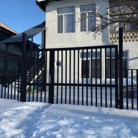 Quiet Retreat 1 Bedroom Apartment near Bakuriani, hotell i Ts'ikhisjvari