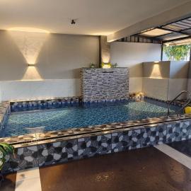 Habib Hazimi Pool House، فندق في Merlimau
