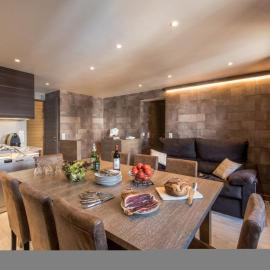 304 Luxury Apartment for 14 Balconies Parking Wifi