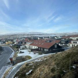 New Unique Luxury Apartment With Panorama Views، فندق في Hoyvík