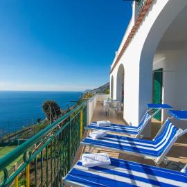 Casa Raffaele, terrace with solarium and sea view, hotel din Conca dei Marini