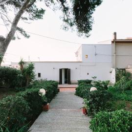 GuestHost - Villa Isidoro Pizzolungo Vibes, hotell sihtkohas Pizzolungo