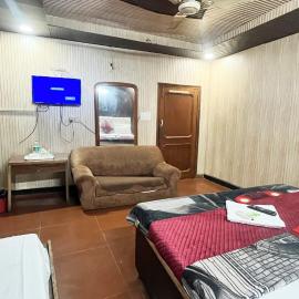 Hotel RED HUT 5min Distance From Railway station, hôtel à Chandigarh