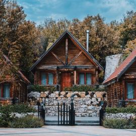 Wood Hills Hotel & Resort: Mayrūbā şehrinde bir otel