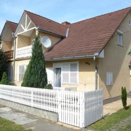 Apartments in Balatonkeresztur 37924, hotel in Balatonkeresztúr