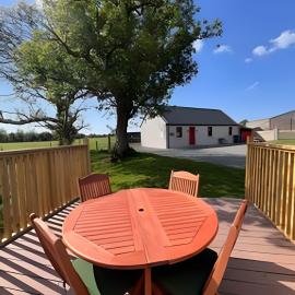 Historic Louisburgh Farm Cottage, hotel v destinácii Louisburgh