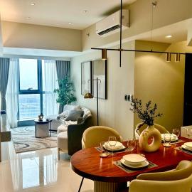 Uptown BGC 3BR Luxury Condo with Skyline Views