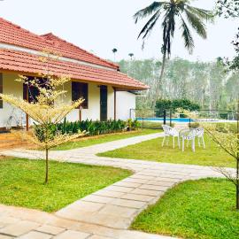 50 Fables Vintage Kerala Pool Home, Hotel in Pulpally
