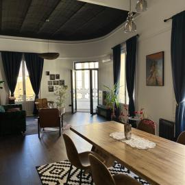 Apartamento histórico con vistas a la iglesia, Casa Giner