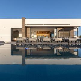 Villa Carrera by Abahana Villas