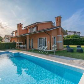 Houses and Apts. in Albarella 24882, hotel in Isola Albarella