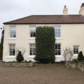 West Cottage, Free Breakfast supplied with free range eggs With log burner, hotel in Towton