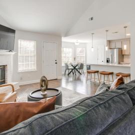Walk to the Greenline: Sleek Cordova Home w/ Patio, Hotel in Memphis