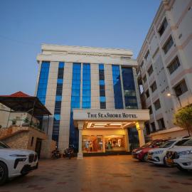 THE SEASHORE HOTEL، فندق في كانياكومارى