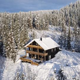 Holiday Cabin with Hot Tub and Billiard Table, hotel em Tyndrom