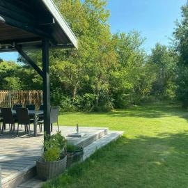 Nordic-Style Summer House With Private Lake, hotell i Frørup
