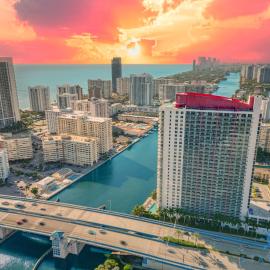 Beachwalk Condo، فندق في شاطئ هالانديل