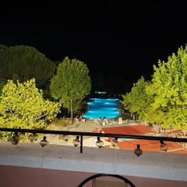 village de vacance le Rouret appartement vue magnifique, hotel in Grospierres