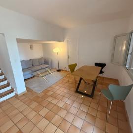 Maisonnette au pied de la colline 2 chambres, hotel u gradu Ker