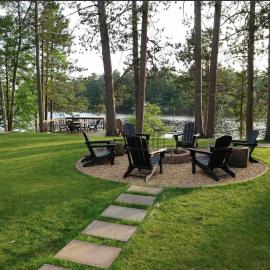 Dog-Friendly Home with Dock Kayaks Hot Tub Game Room & AC, hotel u gradu Igl River