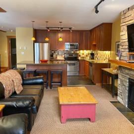 Pinnacle Ridge Condos by Fernie Central Reservations, hotel in Fernie