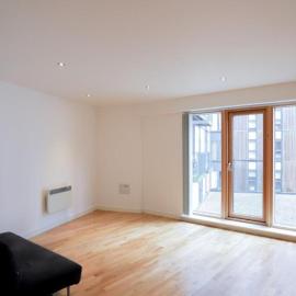 Studio Apartment in Bury Town Centre