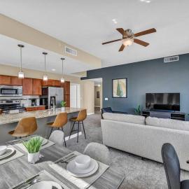 LAKE VIEWS | Paid Parking | Downtown | Gym