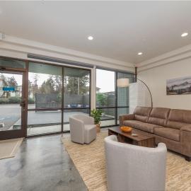 South Hill King Suite Stylish Private Parking Included, Hotel in Spokane