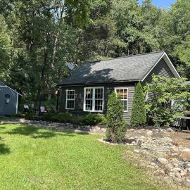 Cedar Valley Cottage Ideal Location Pet friendly Get Away, hotel a Pinckney