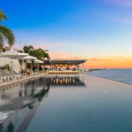Panarea Beachfront Living - Pools Spa Gym & Luxury Amenities，布塞里亞斯的飯店