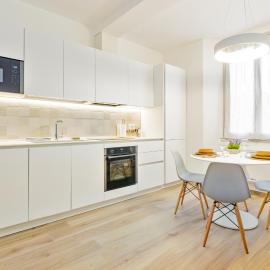 Riva RealEstate - Lake Central Suite