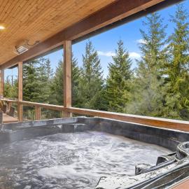 Prospector Pines Treetop Escape in Suncadia- Fairway View, BBQ, Outdoor Fireplace, Smart TVs, Hi-speed Wi-Fi, Hotel in Cle Elum