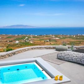 Luxury Santorini Villa Villa Elysian Dyo Private Hot Tub Air Conditioning, hotel in Foinikiá