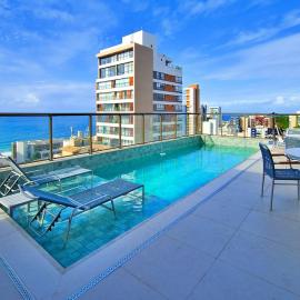 Vista-mar, piscina a 450m da Praia Farol da Barra