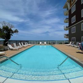Beachy condo with Pool and Hot Tub、トラバースシティのホテル