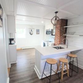 Cozy 3BD Cottage 8 min to beach Pet friendly