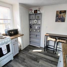 Updated studio 7 minute walk to beach FREE Park!