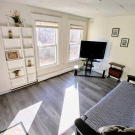 cozy 2BD 7 min walk to beach Pets Ok 2 FREE parkin