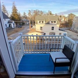 A balcony to the Ocean 7 min walk to the beach