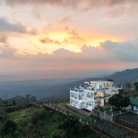 Villa Rosaria - Framed by Nature, Finished with Luxury, hotel di Beragala