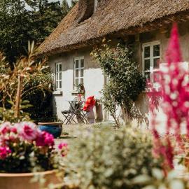 Charming And Historic Horse Farm From The 1700S, hotel v mestu Dronningmølle
