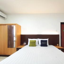 Urbanview Sibayak House near Stasiun Kediri, hótel í Jabon