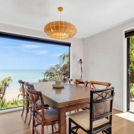Seas The Day - Beachfront On Coopers