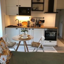Cozy Apartment Prague Airport- 5 minute drive from AirPort, hotel a Tuchoměřice