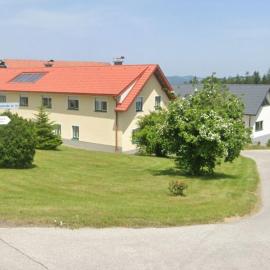 Feriennest Zehetbauer, hotell sihtkohas Hollenthon