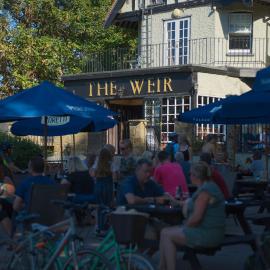 The Weir Hotel, hotel u gradu 'Walton-on-Thames'