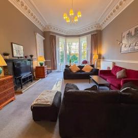 Spacious Three Storey West End Home - 3 bedroom, hotelli Glasgow'ssa