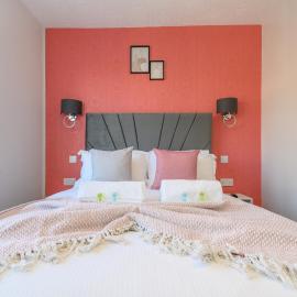 Leeds Stay Private En-Suite Room Shared Kitchen - Pass the Keys